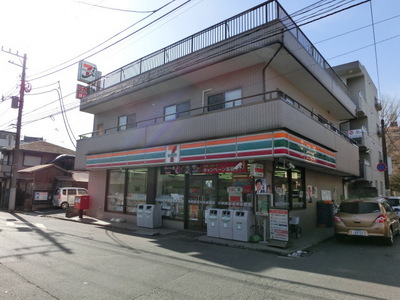 Convenience store. 140m to Seven-Eleven (convenience store)