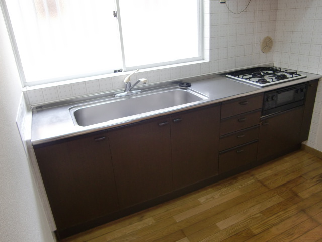 Kitchen. Large kitchen in fashionable ☆