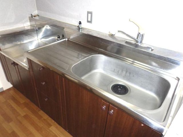 Kitchen. Easy-to-use in a large sink.