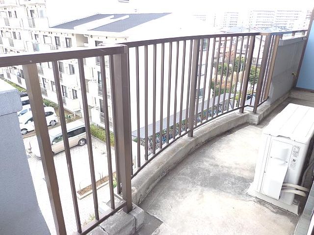 Balcony. It is a long veranda. Futon is also at once Jose likely.