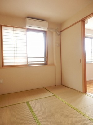 Living and room. Japanese-style room there is a closet with a pillow shelf.