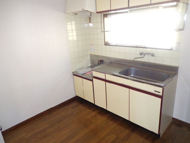 Kitchen. Gas stove can be installed.