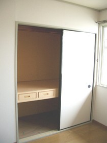 Living and room. Western-style is of 6 quires storage!