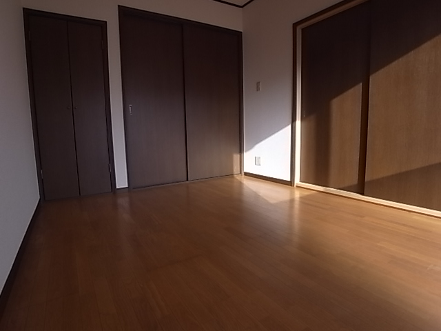 Other room space. Bright and beautiful flooring ☆