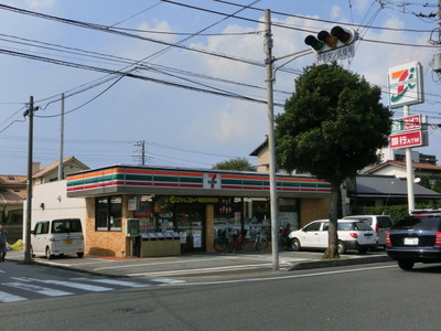 Convenience store. 460m to Seven-Eleven (convenience store)