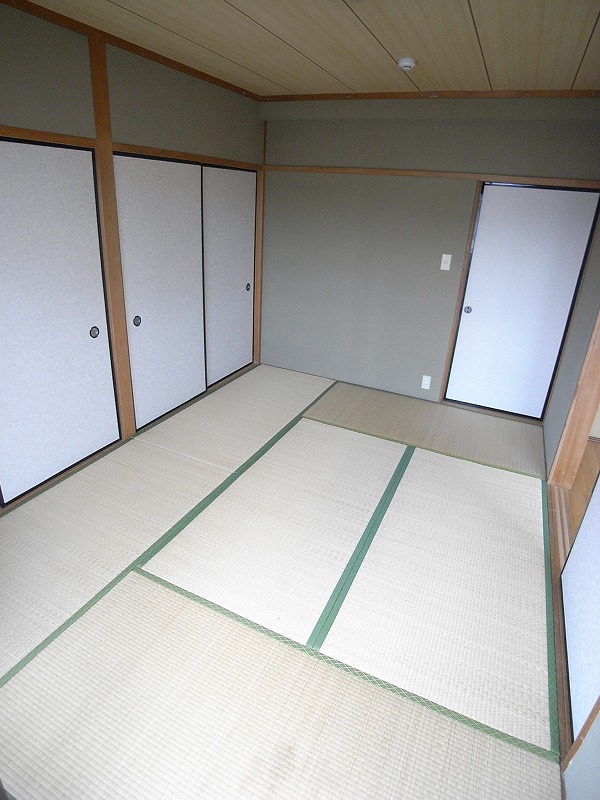 Living and room. There Even the room of tatami