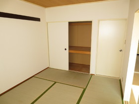 Living and room. I'm Japanese-style room is still Japan's mind