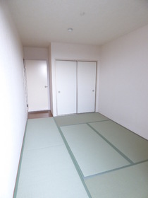 Living and room. I think you calm me tatami