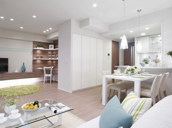 Living from the terrace side ・ dining. LDK in spacious space of only about 22.3 mat is, There are also clear to place the sofa or dining table and spacious.