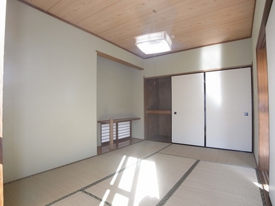 Living and room. The first floor of a Japanese-style room. It can also be used as a guest room.
