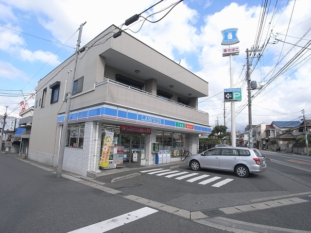 Convenience store. 200m to Lawson (convenience store)