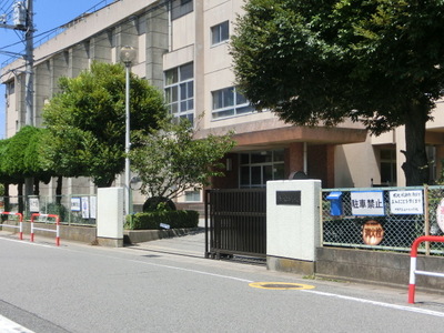 Primary school. Uenodai up to elementary school (elementary school) 930m