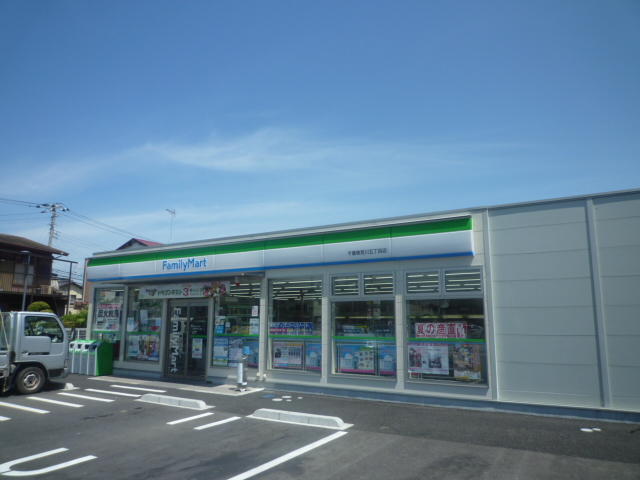 Convenience store. FamilyMart Chiba Kemigawa Chome store up (convenience store) 522m