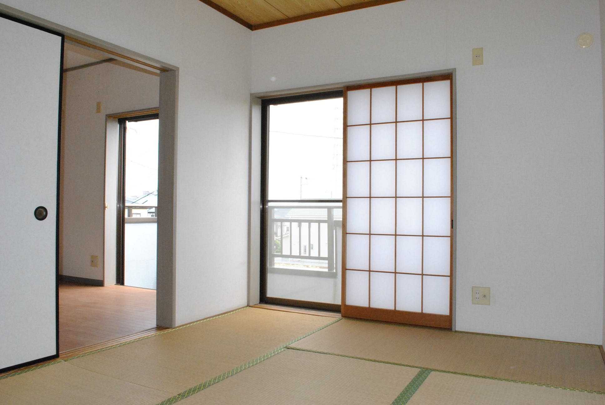 Living and room. Japanese-style room 6 Pledge (south side)