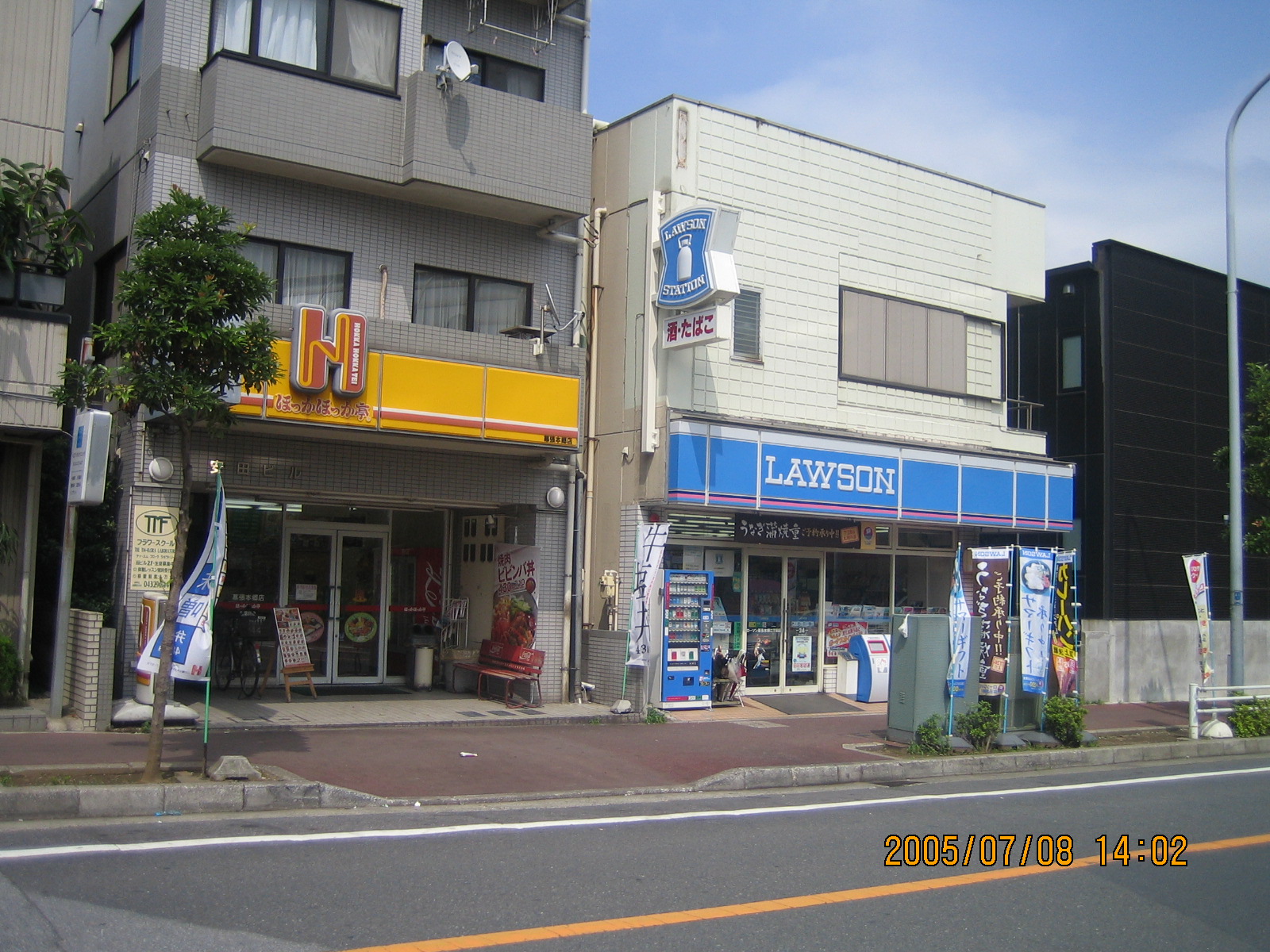 Convenience store. Lawson Makuharihongo-chome store up (convenience store) 133m