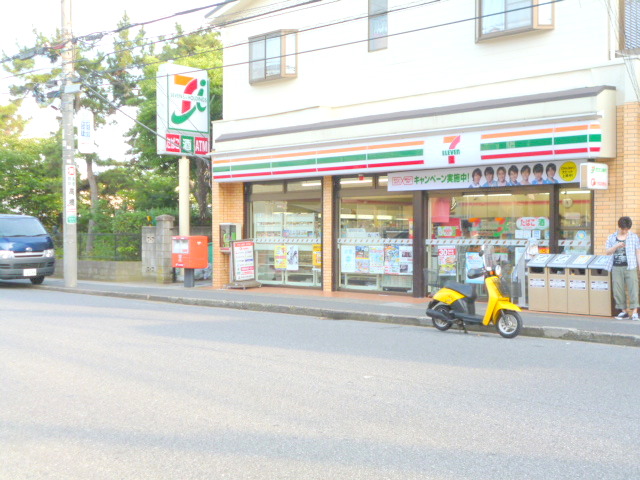 Convenience store. Seven-Eleven Makuhariten up (convenience store) 451m