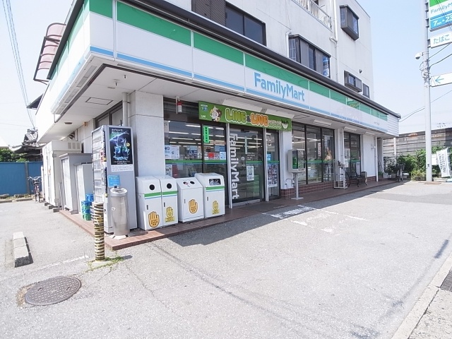 Convenience store. 300m to Family Mart (convenience store)