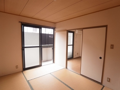 Living and room. Southeast side of the Japanese-style Chaoyang is plugged. 