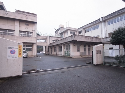 Primary school. Asahi months 590m hill to elementary school (elementary school)