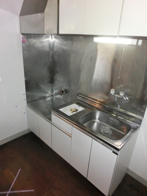 Kitchen. Two-burner stove installation Allowed