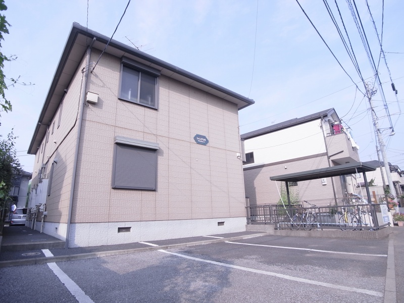 Building appearance. It is a photograph that was seen from the southern side in the building of both sides contact road.