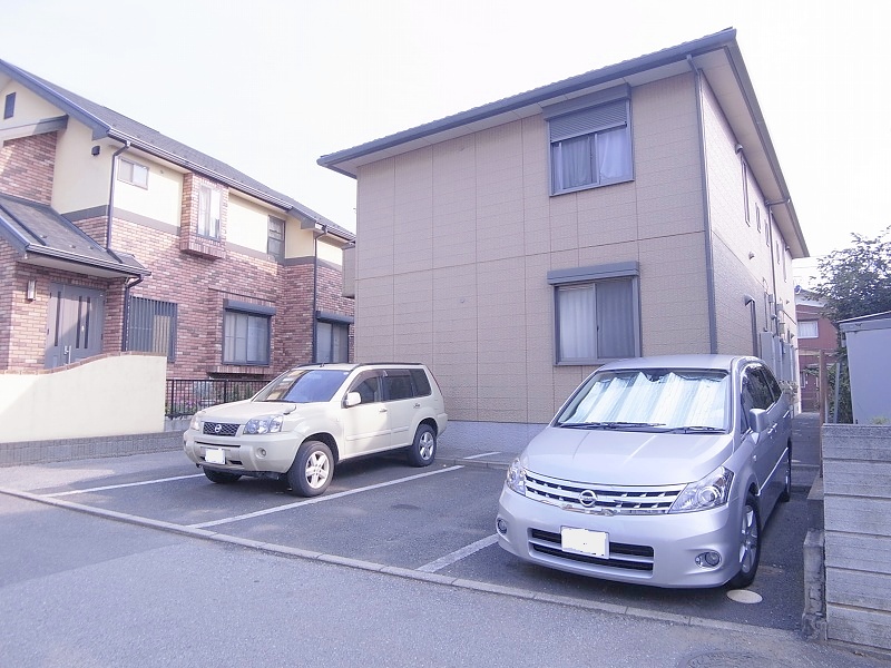 Building appearance. It is a photograph that was seen from the north side in the building of both sides contact road.