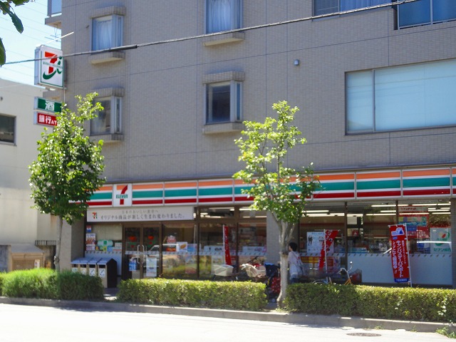 Convenience store. Seven-Eleven Chiba Makuharihongo store up (convenience store) 554m