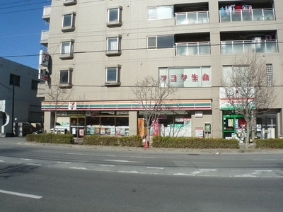 Convenience store. 180m to Seven-Eleven (convenience store)