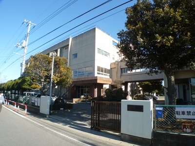 Primary school. Uenodai up to elementary school (elementary school) 730m