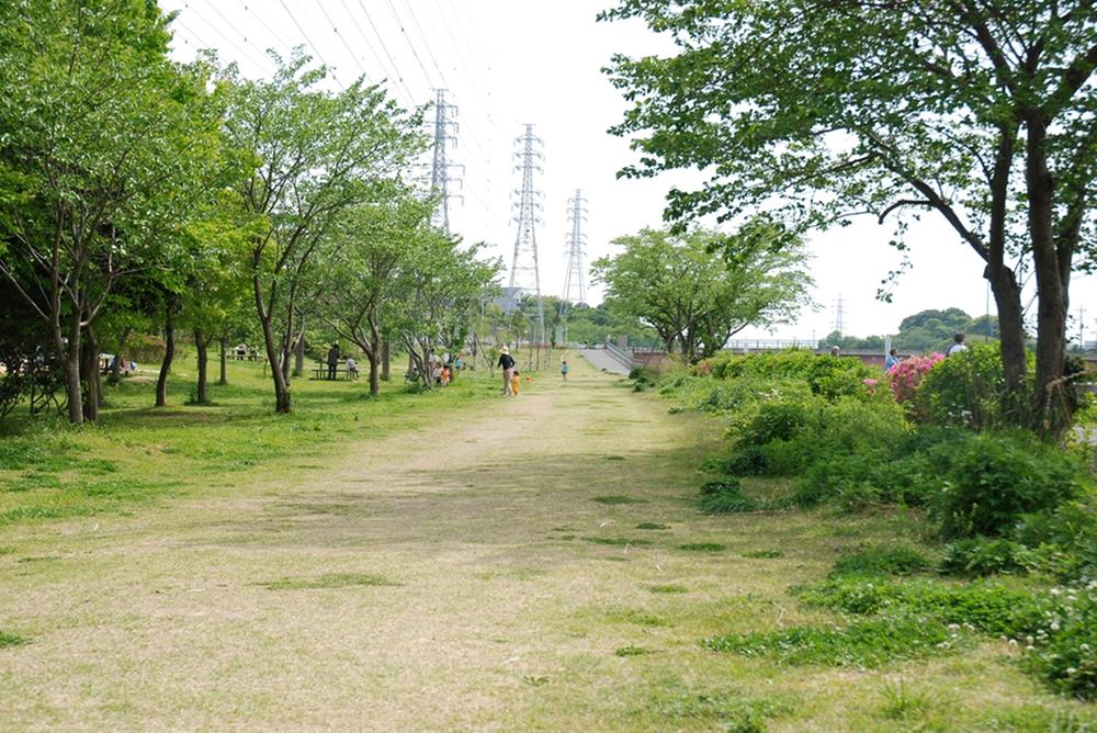 park. Hanamigawa Thousand 607m to cherry green space