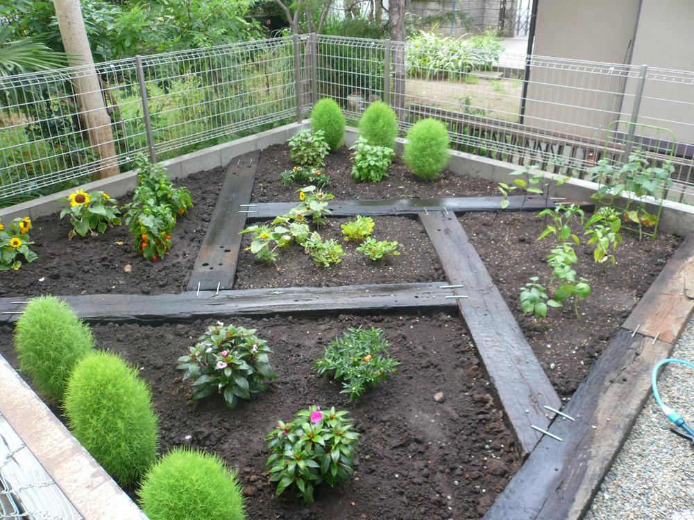 Other.  [ Garden construction example photo ] It was designed to allow home garden is divided into each.