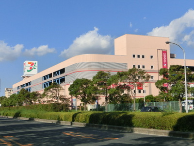 Shopping centre. Ito-Yokado to (shopping center) 420m