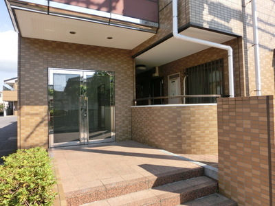 Entrance. The entrance to the room