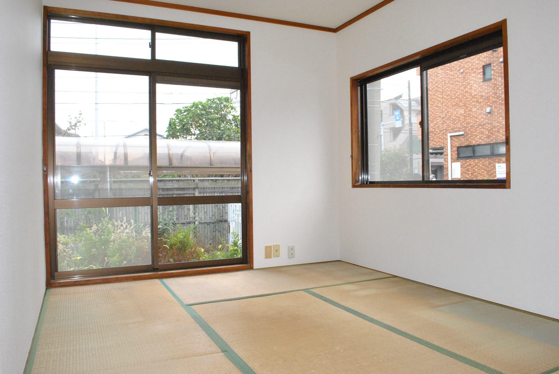 Living and room. Japanese-style room 6 tatami (mat will Omotegae before occupancy)