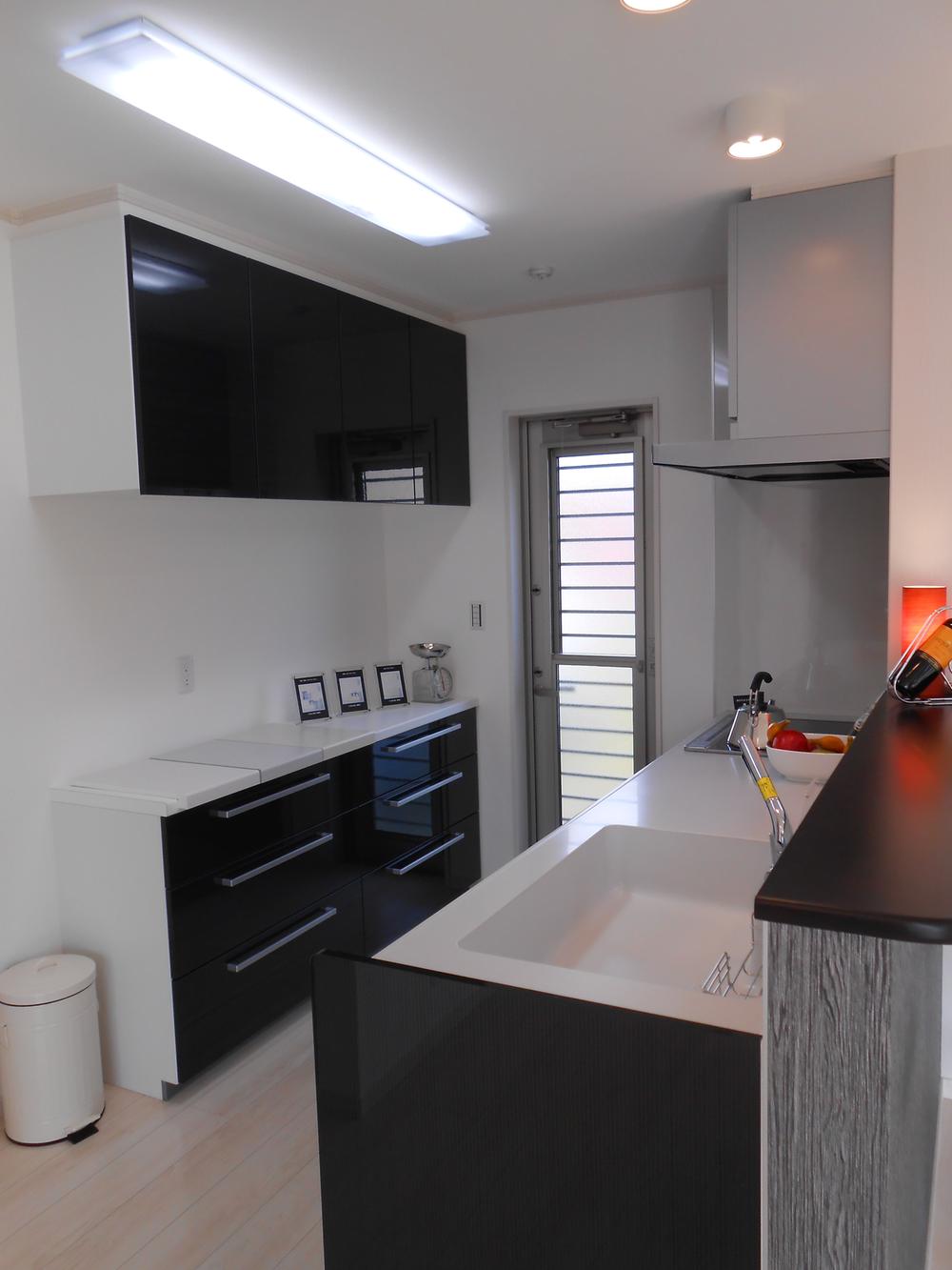  [TOTO] Cup with a board in the kitchen and a matching