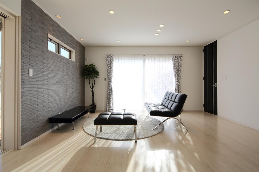 Living. Directing the wall in Ecocarat