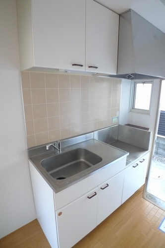 Kitchen. Kitchen with cleanliness that has been unified with white ☆ There is also a ventilation small window!