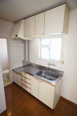 Kitchen. Kitchen with window. It is stove installation Allowed.