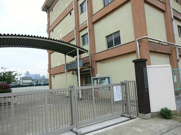 Primary school. Walk up to 1600m elementary school to Makuhari elementary school 20 minutes.