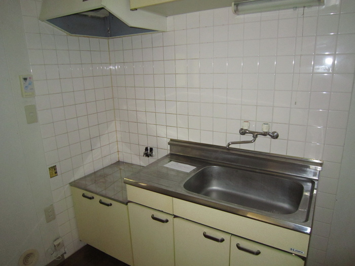 Kitchen. Gas stove can be installed