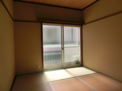 Other room space. It will calm the Japanese-style room