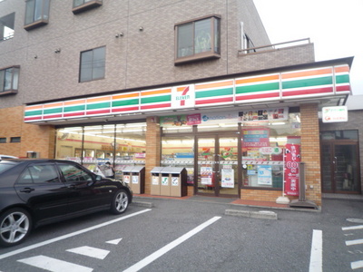 Convenience store. 270m to Seven-Eleven (convenience store)