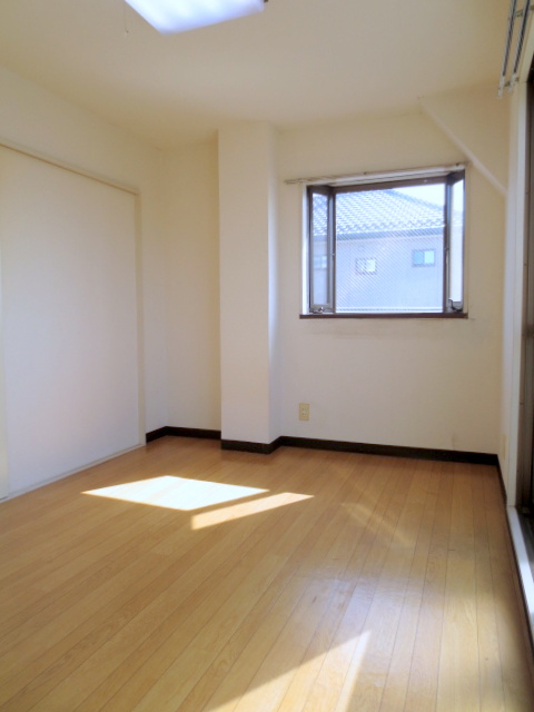 Living and room.  ※ It is a photograph of 301, Room.