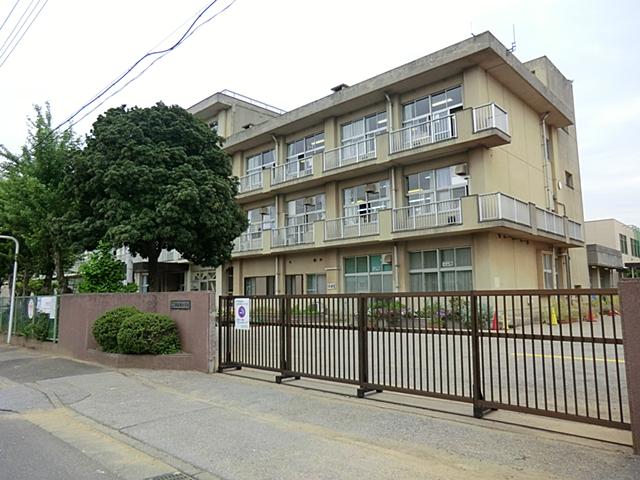 Primary school. 880m to Makuhari Minami Elementary School