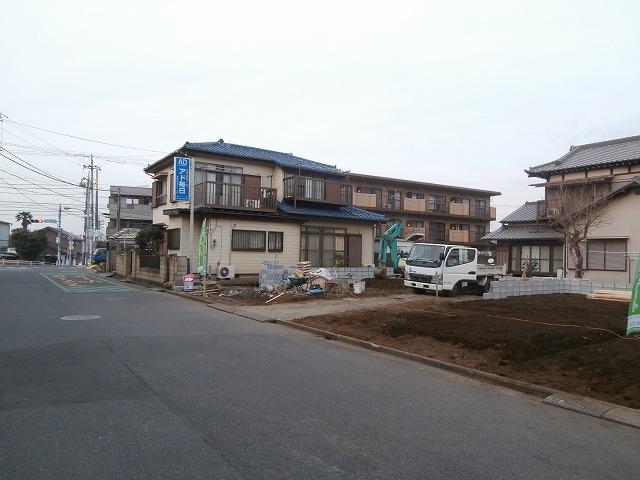 Local photos, including front road. Local (12 May 2013) Shooting