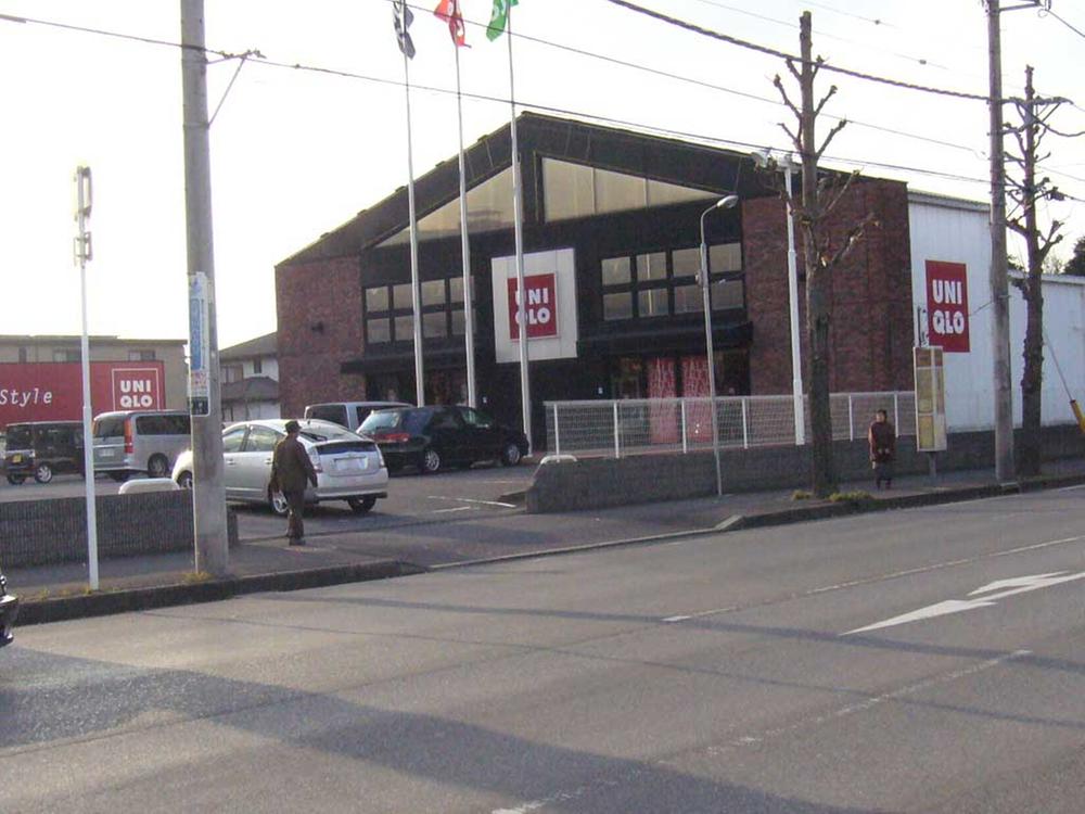 Shopping centre. 1323m to UNIQLO Hanamigawa Kashiwai shop