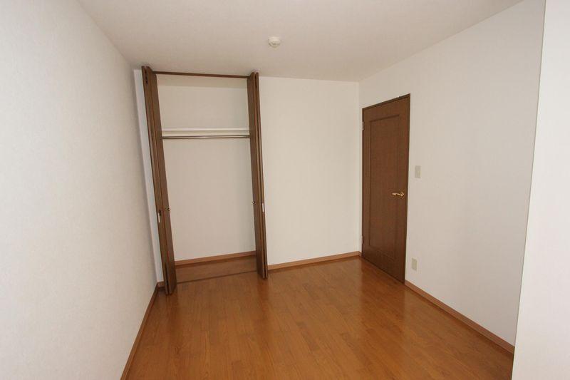 Non-living room. Western-style 6.6 Pledge introspection