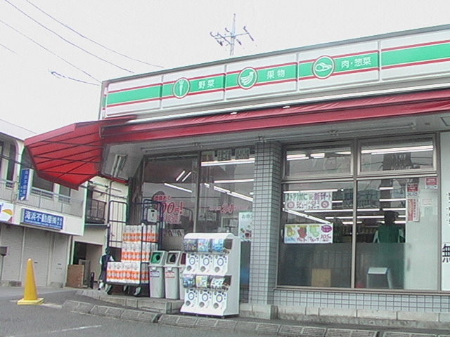 Convenience store. STORE100 Makuhari north exit store up (convenience store) 375m