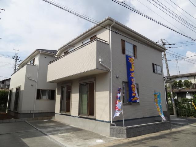 Local appearance photo. Spacious parking space two You can park. Rest assured that the front road 6m and wide! Local (September 2013) Shooting