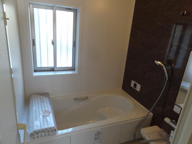 Bathroom. Bathroom to heal fatigue of the day you can also spacious 1 tsubo or more sitz bath. Indoor (September 27, 2013) Shooting